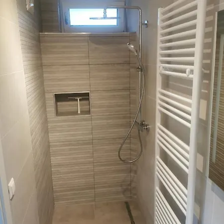 Modern Perauer גמונד